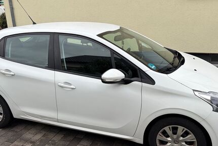 Peugeot 208 115.000 km 5.500 &euro; Kirkel-Limbach 66459