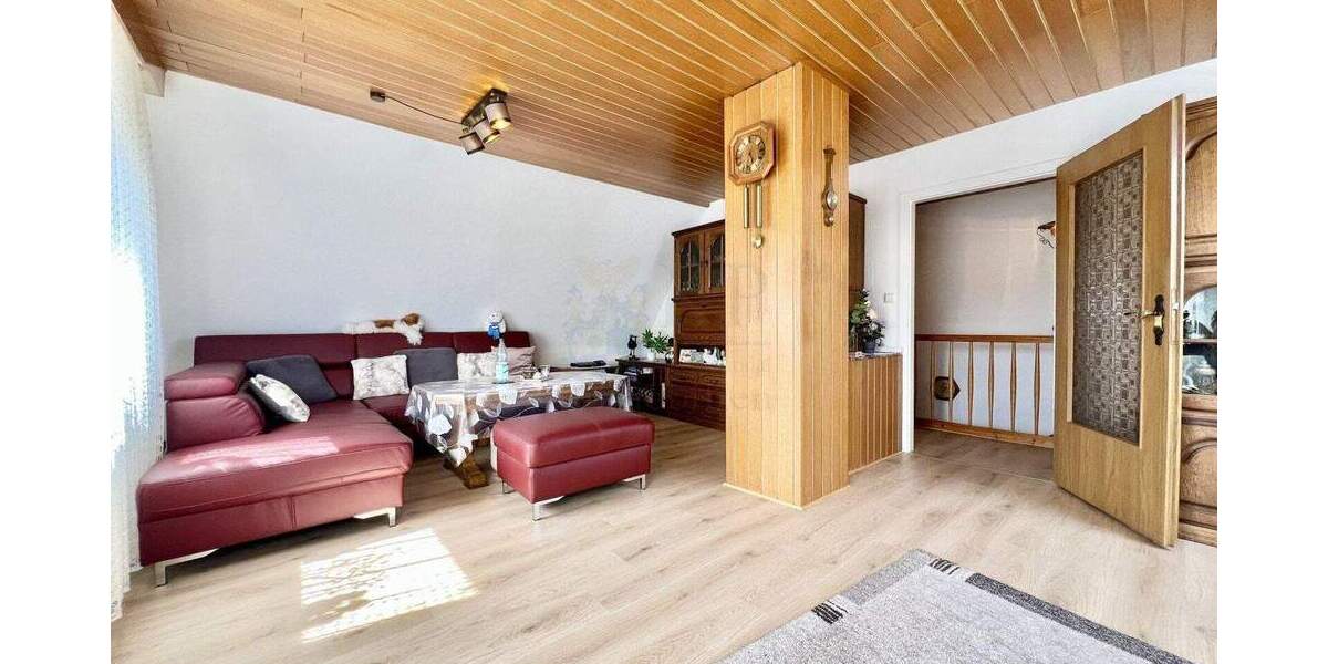 ERBENHEIM: GROSSZÜGIGES ANWESEN MIT SCHEUNE IN RUHIGER ZENTRUMSLAGE 7 zimmer