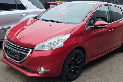 Peugeot 208 108.000 km 5.450 &euro; Aldingen 78554