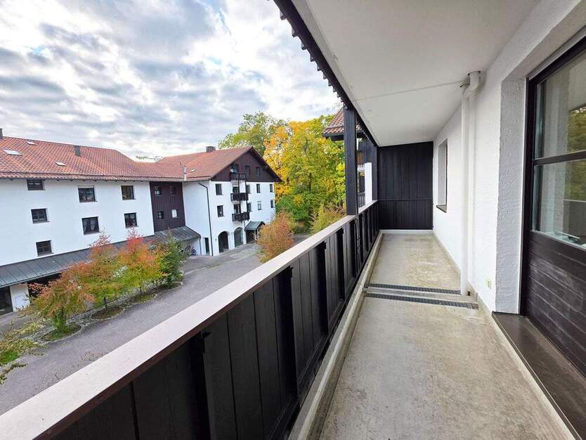 Großzügige 3-Zimmerwohnung mit 2 Bädern und terassenähnlichem Balkon.... 3 zimmer