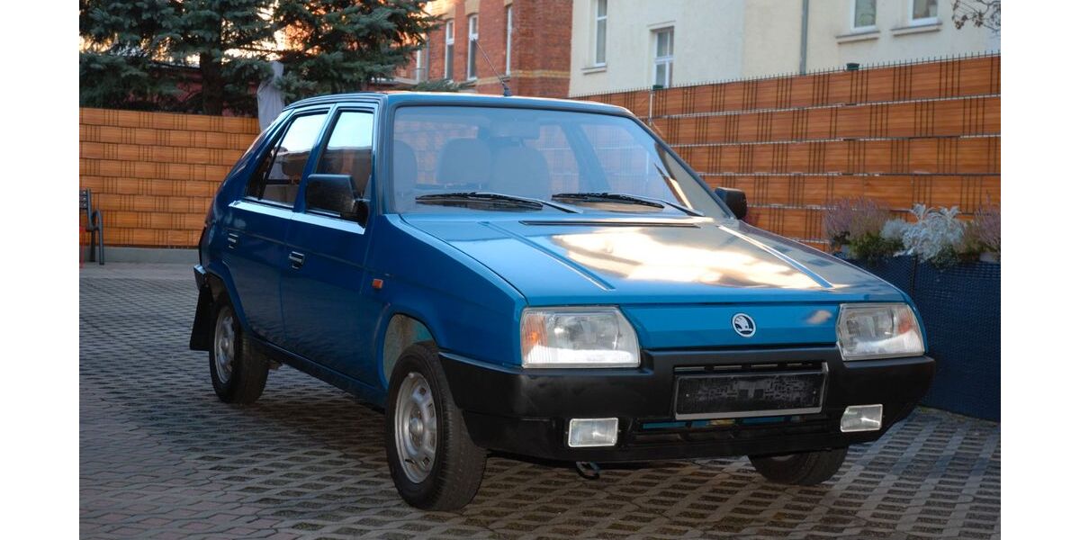 Skoda Favorit 34.635 km 2.989 &euro; Leipzig 04347