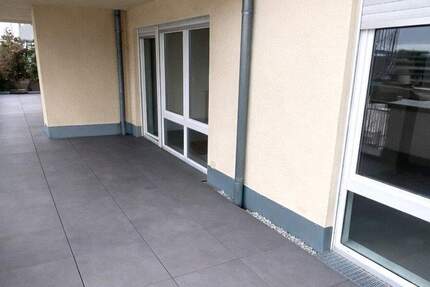 Helle 2-Zimmer-Wohnung mit großer Terrasse & TG-Stellplatz in zentraler Lage von Homburg 2 zimmer