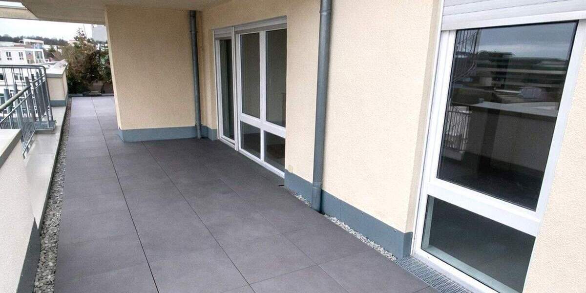 Helle 2-Zimmer-Wohnung mit großer Terrasse & TG-Stellplatz in zentraler Lage von Homburg 2 zimmer