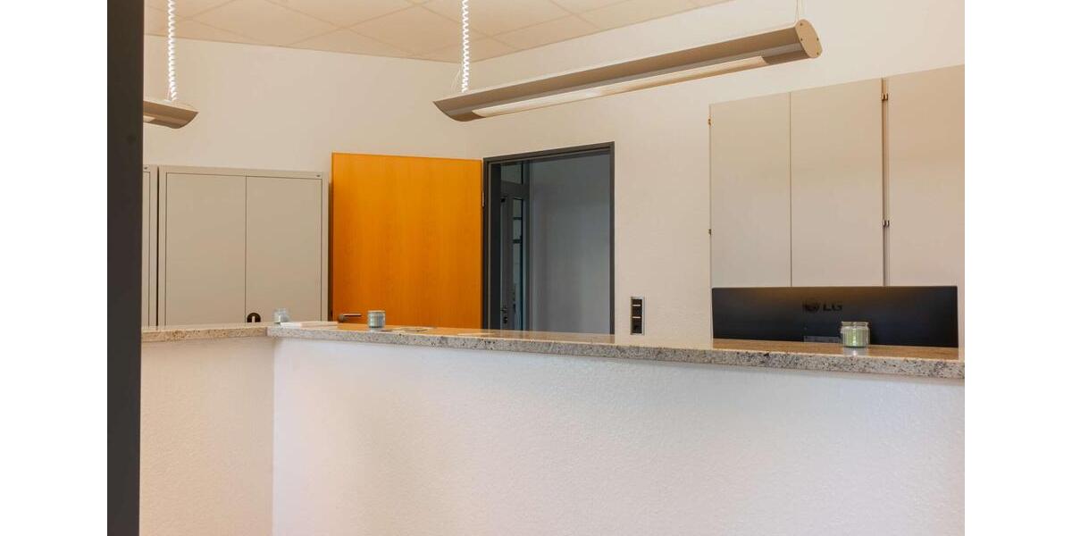 Großzügige Gewerbefläche mit flexibler Raumaufteilung und Wohnoption. Obj. 8989 zimmer