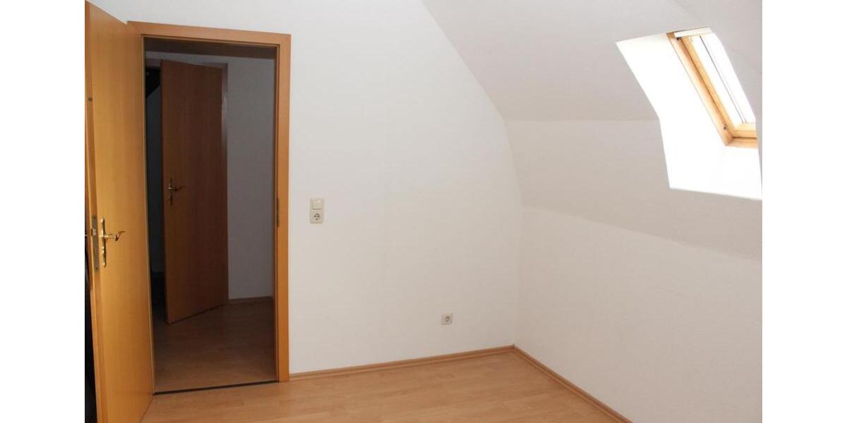 Dachgeschoßwohnung Hagenow - 4 Zimmer, 85 m&sup2;, 590&euro; | Angebot:25868132