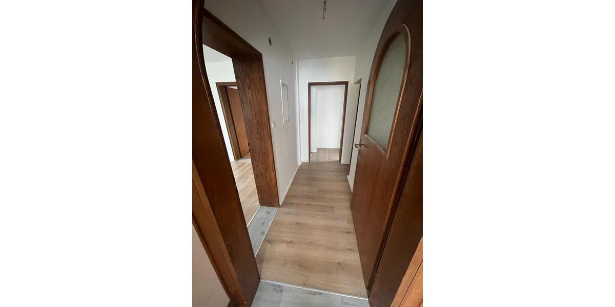 Helle EG-WOHNUNG Erstbezug nach Renovierung 3 zimmer