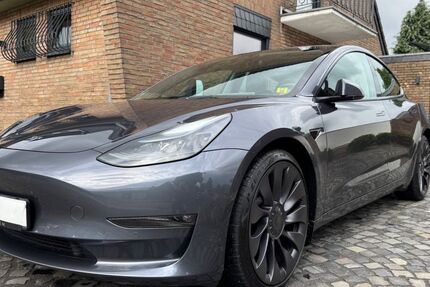 Tesla Model 3 44.300 km 32.200 € Krefeld 47807