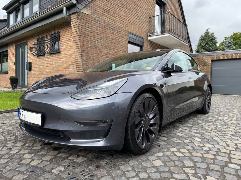 Tesla Model 3 44.300 km 32.700 € Krefeld 47807