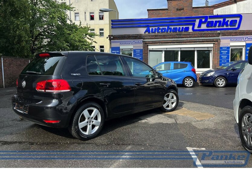 VW Golf VI Team Lim*SHZ*Klima*PDC*Tempo* 206.982 km 4.990 € Berlin 13187