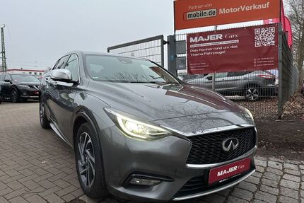 INFINITI Q30