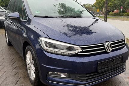 VW Touran 236.480 km 10.999 &euro; Kiel 24148