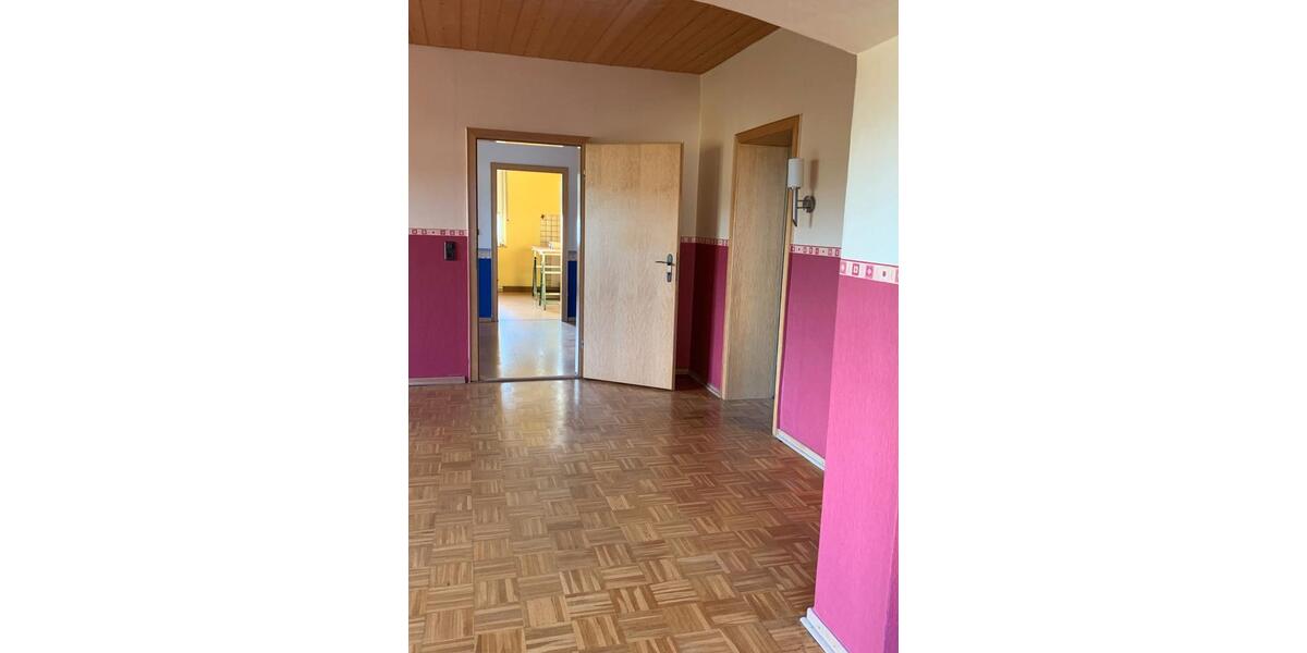 Erdgeschoßwohnung Lage - 4 Zimmer, 95 m&sup2;, 710&euro; | Angebot:26327012