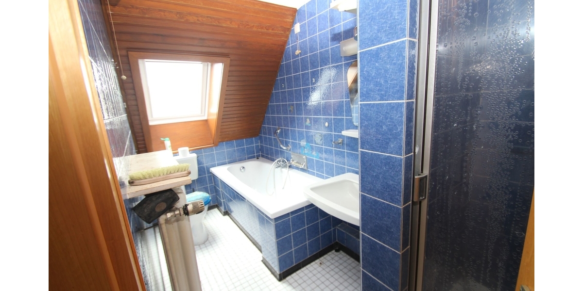 Stilvoll wohnen auf zwei Etagen – Maisonette-Wohnung mit 6 Zimmern, 2 Balkonen und Wintergarten in Hürth-Gleuel! 6 zimmer