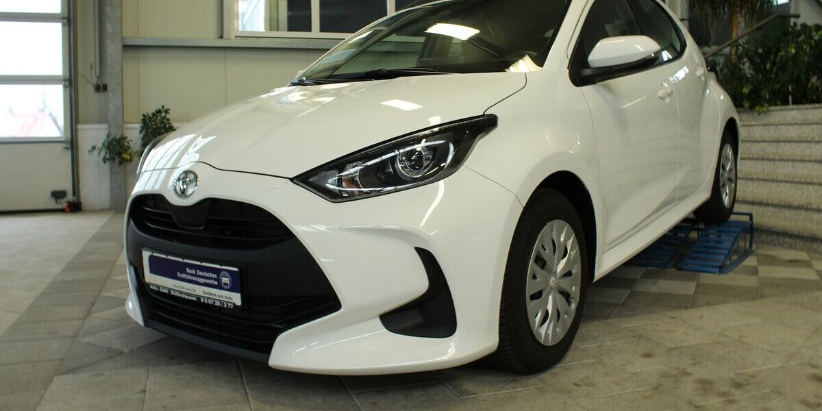 Toyota Yaris Comfort 5.100 km 15.290 &euro; Wülfershausen 97535