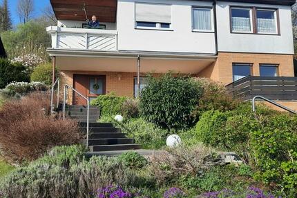 6-Zimmer Haus mit Garagen und Schwimmbad in Top Lage 6 zimmer