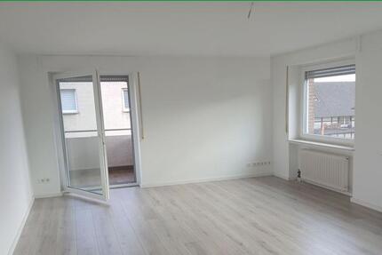 Etagenwohnung (2.OG) mit Balkon im 4-Familienhaus in zentraler Lage zimmer