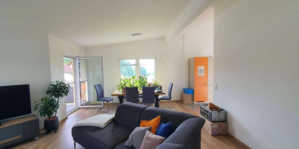 Etagenwohnung Tiefenbach - 4 Zimmer, 100 m&sup2;, 950&euro; | Angebot:26732676