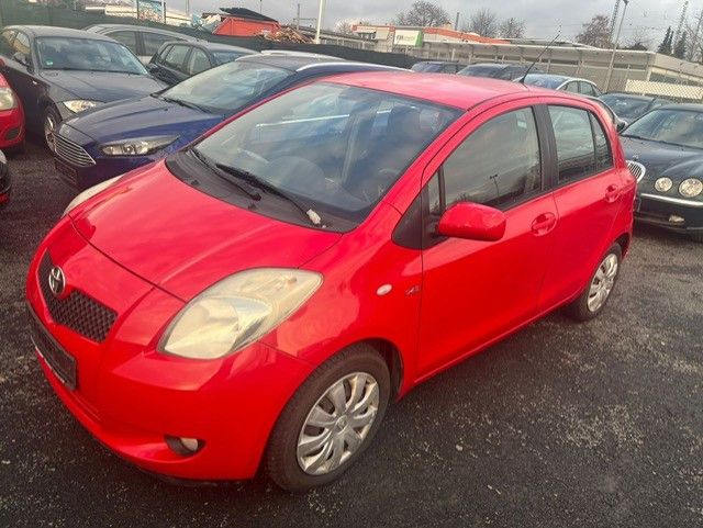 Toyota Yaris 218.290 km 2.400 &euro; Hanau 63452