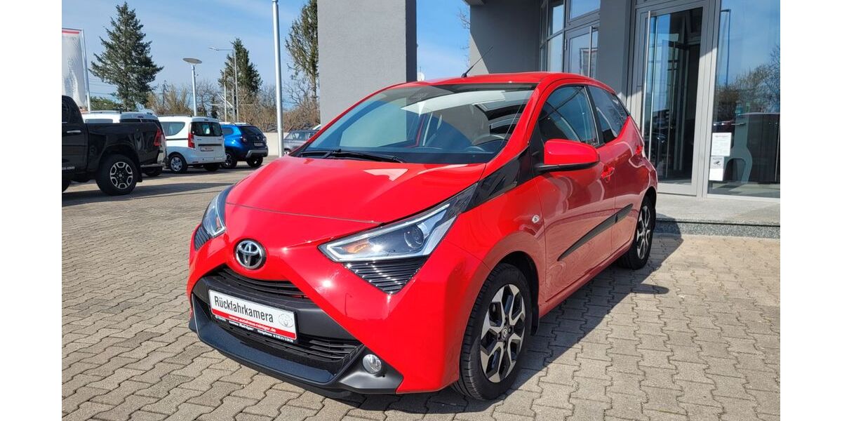 Toyota Aygo (X) 14.750 km 11.500 &euro; Königsbrunn / Augsburg 86343