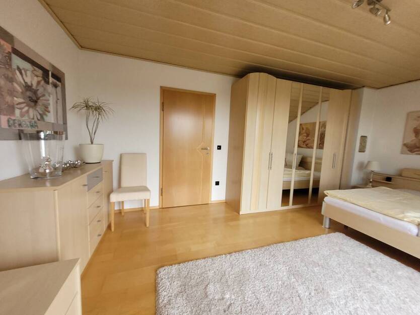 * HIER BLEIBEN KEINE WOHNWÜNSCHE OFFEN * hochwertig ausgestattete DHH mit GARTEN+GARAGE+STELLPLATZ