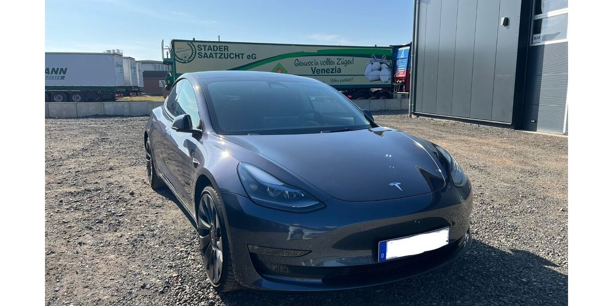 Tesla Model 3 41.150 km 35.400 € Horneburg 21640