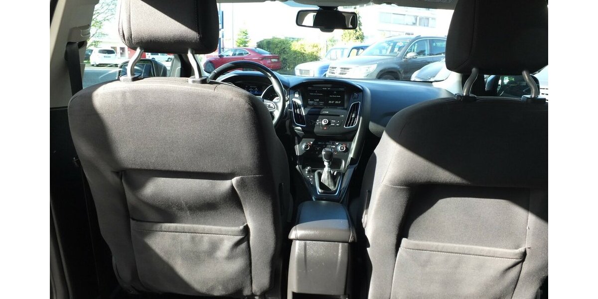 Ford Focus TITANIUM NAVI KLIMAAUTOMATIK EINPARKHILFE 134.288 km 7.798 &euro; Köln 50858