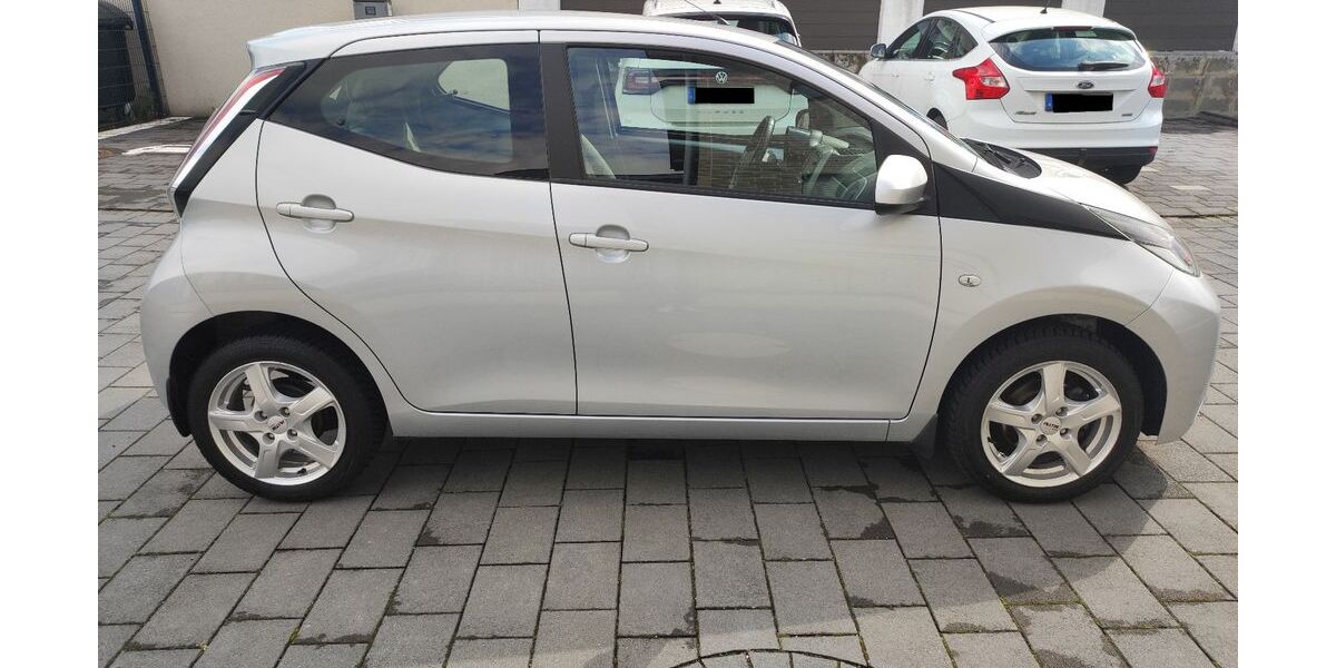 Toyota Aygo (X) 67.017 km 6.400 &euro; Paderborn 33104