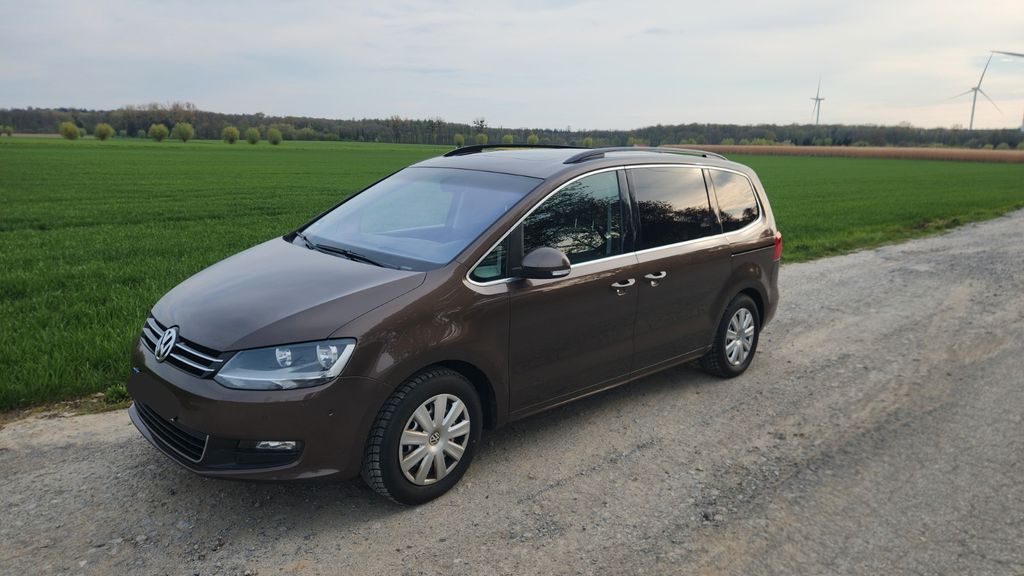 VW Sharan 277.553 km 11.900 &euro; Paderborn 33106