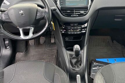 Peugeot 208 96.520 km 8.490 &euro; Stuttgart 70327