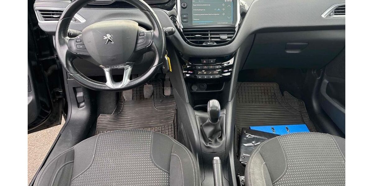 Peugeot 208 96.520 km 8.490 &euro; Stuttgart 70327