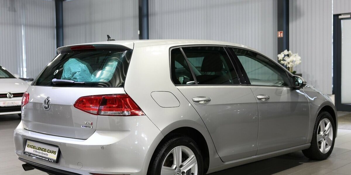 VW Golf VII 1.6 TDI Comfortline COMPOSITION-COLOUR 143.000 km 11.444 &euro; Hamm 59077