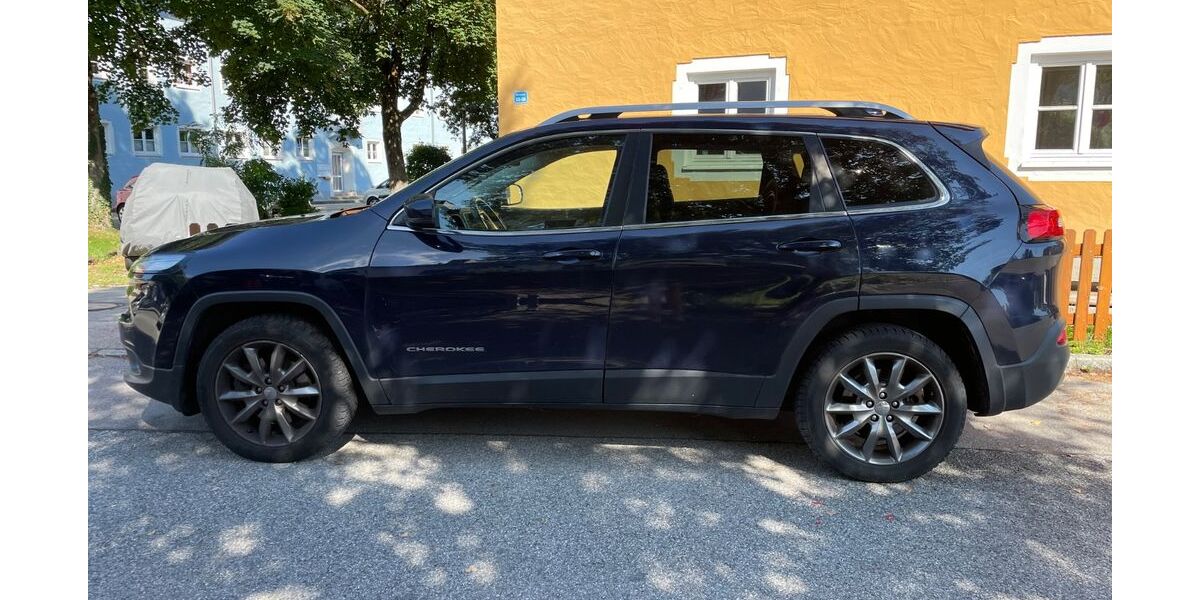 Jeep Cherokee 125.000 km 13.000 &euro; Traunstein 83278