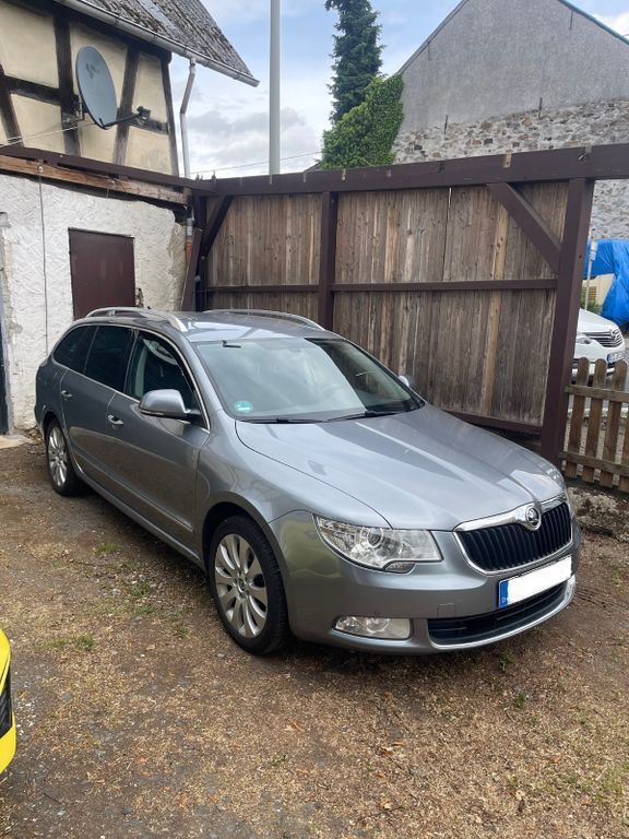 Skoda Superb 215.000 km 6.499 € Hünstetten 65510