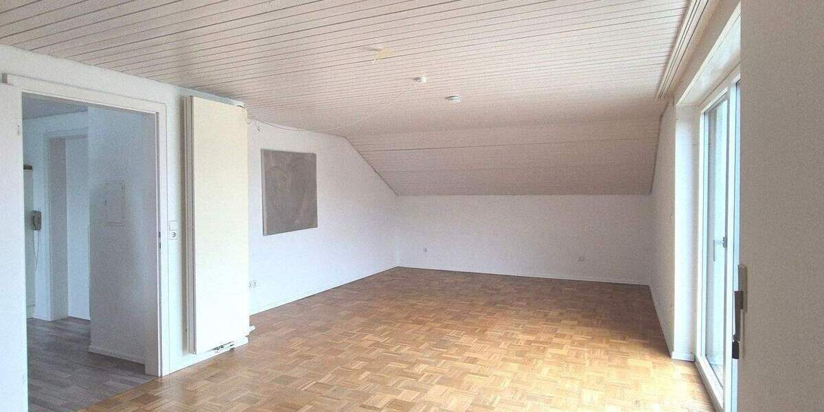Etagenwohnung Pfullingen - 4 Zimmer, 99 m&sup2;, 1.100&euro; | Angebot:25778769