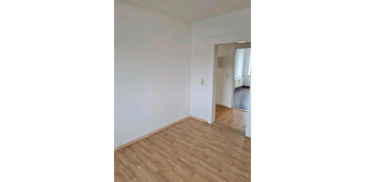 Dachgeschoßwohnung Helmbrechts - 3 Zimmer, 70 m&sup2;, 490&euro; | Angebot:25402271