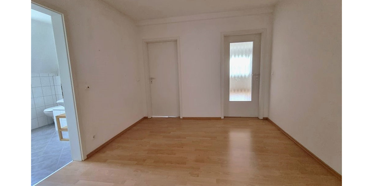 Schöne 3-Zi-Whg - FÜR MAXIMAL 2 PERSONEN -Einbauküche – Tageslichtbad – Wiesengrund in Laufweite zimmer