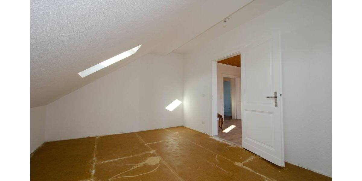 Elegante Dachgeschosswohnung im sanierten Altbau - ruhig und zentral in Wuppertal-Uellendahl-Ost 3 zimmer