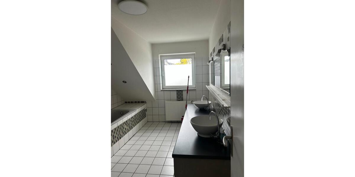 Dachgeschoßwohnung Stolberg (Rheinland) - 4 Zimmer, 116 m&sup2;, 285.000&euro; | Angebot:26351307