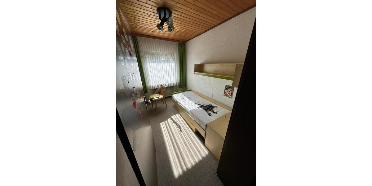 Einfamilienhaus Solms - 6 Zimmer, 196 m&sup2;, 1.200&euro; | Angebot:25444051