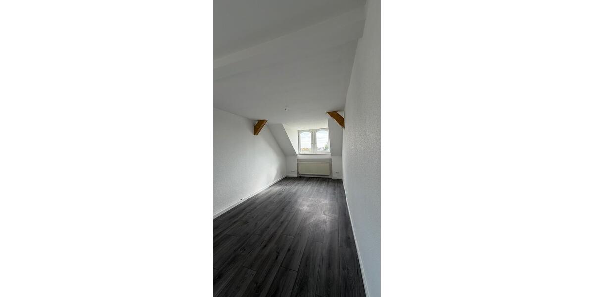 Dachgeschoßwohnung Riesa - 3 Zimmer, 70 m&sup2;, 480&euro; | Angebot:26657642