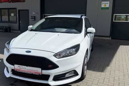 Ford Focus 100.000 km 14.990 &euro; Finnentrop 57413
