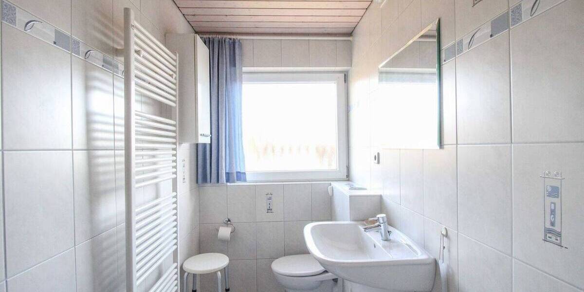 Familienfreundliches Reihenendhaus mit zwei Wohneinheiten in ruhiger Lage von Zuffenhausen- Erbpacht 6 zimmer