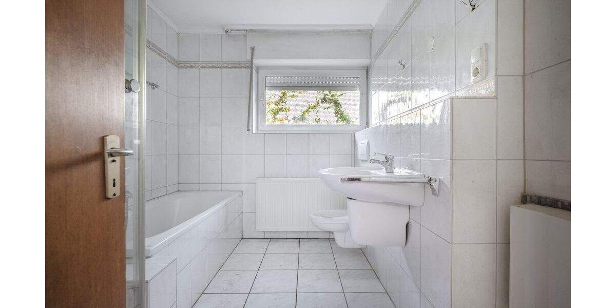 Sonniges Anwesen mit Traumgrundstück in sanierungsbedürftigem Zustand 5 zimmer