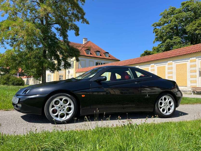 Alfa Romeo GTV 49.200 km 34.900 € München 80797