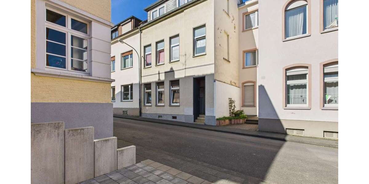 Haus zum Kaufen in Bad Honnef 285.000 € 195 m² 13 zimmer