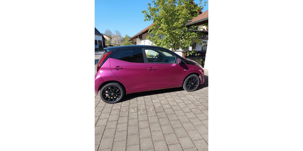 Toyota Aygo (X) 86.000 km 8.900 &euro; Krauchenwies 72505