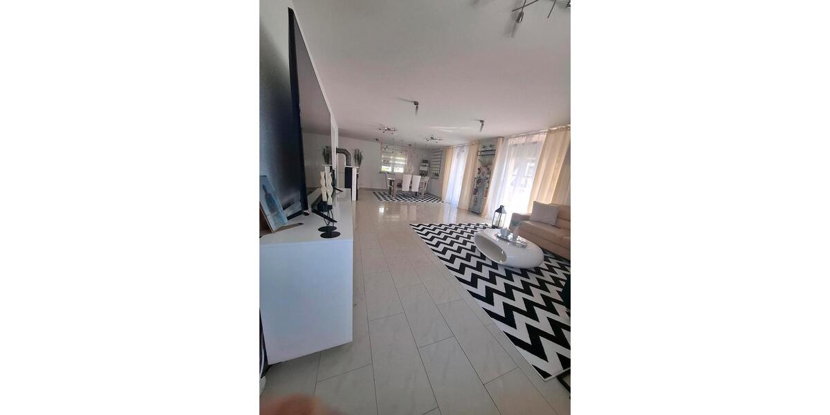 Etagenwohnung Mühlacker - 4 Zimmer, 135 m&sup2;, 1.700&euro; | Angebot:26683048