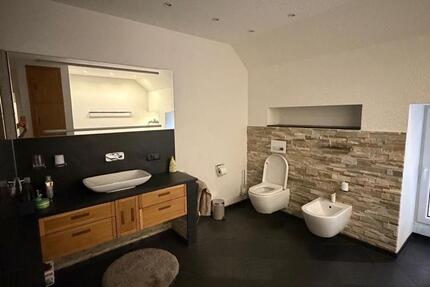 Haus Eppelborn - 6 Zimmer, 230 m&sup2;, 1.700&euro; | Angebot:25397379