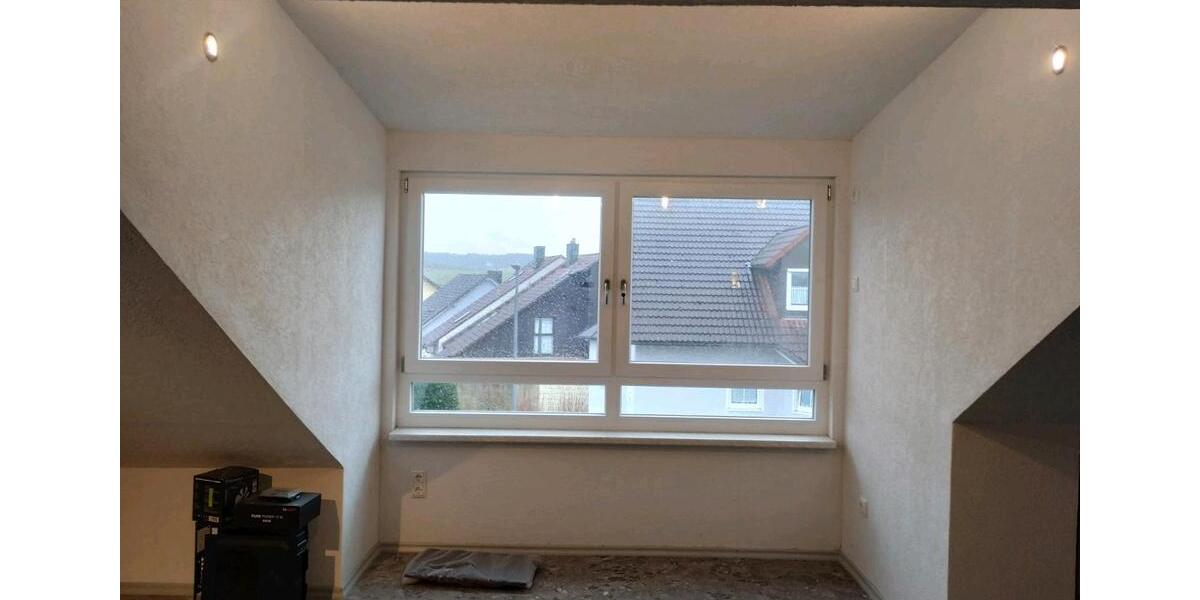 Dachgeschoßwohnung Waldbüttelbrunn - 3 Zimmer, 75 m&sup2;, 950&euro; | Angebot:26598082