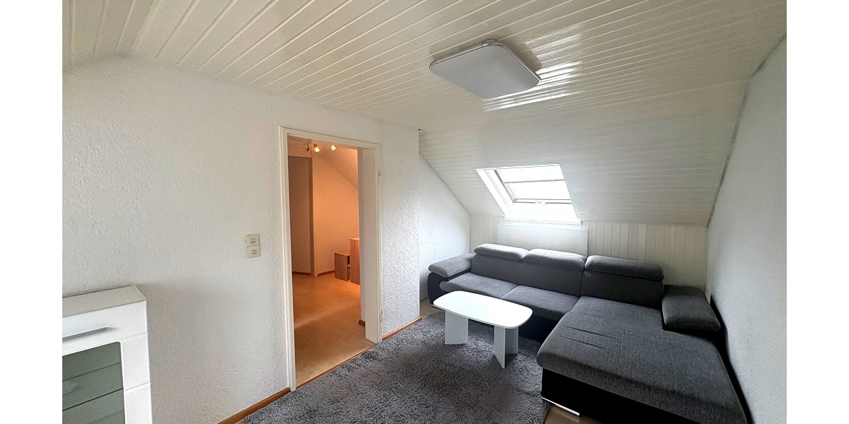 Kompakte und möblierte 2,5-Zimmer-Dachgeschosswohnung im Herzen von Altbach 2.5 zimmer